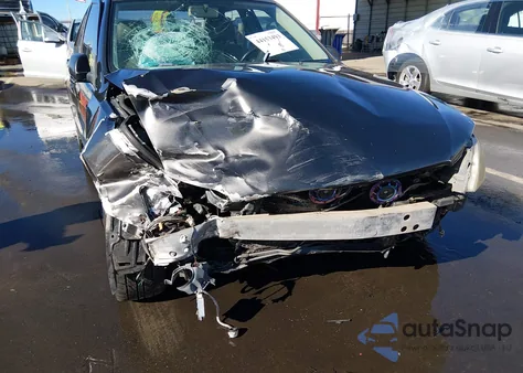 2001 Lexus Is 300 z USA, uszkodzony, nr VIN JTHBD182110005278